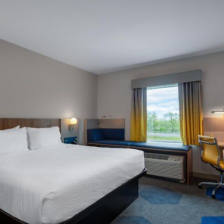 Microtel Inn & Suites By Wyndham Winchester Exterior photo